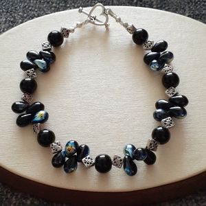 Beaded Black Teardrop 9" Long Bracelet R105